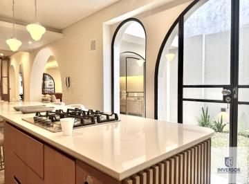 Casa · 223m² · 7 Ambientes · Casa en Barrio Lourdes