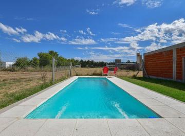 Casa · 50m² · 3 Ambientes · 1 Cochera · Casa en Venta en Parque Sicardi 2 Dorm.