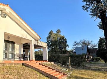 Casa · 1000m² · 6 Ambientes · 1 Cochera · Venta Casa en Raco 1000 m²