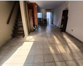 Casa · 80m² · 3 Ambientes · 1 Cochera · Hermosa Casa Tipo Duplex con Cochera