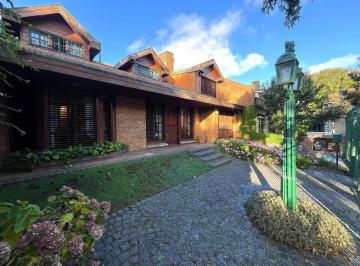 Casa · 510m² · 5 Ambientes · 1 Cochera · Chalet en Alquiler Estilo Ingles en Los Troncos