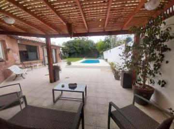 Casa · 260m² · 5 Ambientes · 2 Cocheras · Venta Casa 5 Ambientes C/ Pileta Barrio Los Pinares