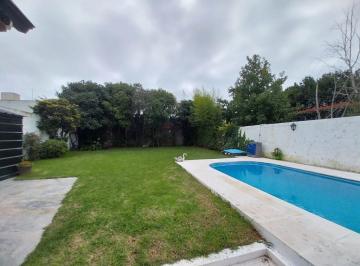 Casa · 260m² · 5 Ambientes · 2 Cocheras · Venta Casa 5 Ambientes C/ Pileta Barrio Los Pinares