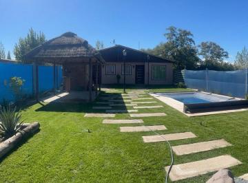 Casa · 90m² · 4 Ambientes · 2 Cocheras · Venta de Casa en Carrizal 4 Dorm.