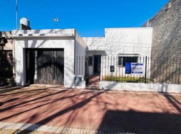 Casa · 164m² · 3 Ambientes · 1 Cochera · Venta Casa en Mercedes Apto Credito