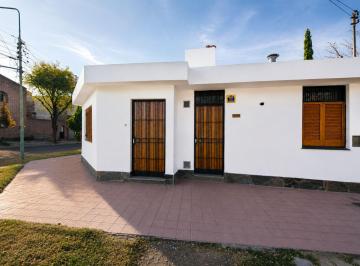 Casa · 130m² · 5 Ambientes · Venta Casa 4 Habitaciones B Trapiche Godoy Cruz