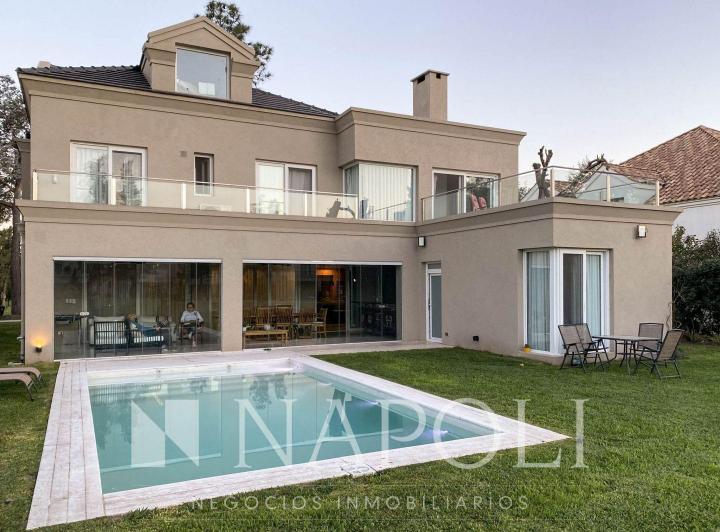 Casa · 468m² · 5 Ambientes · 2 Cocheras