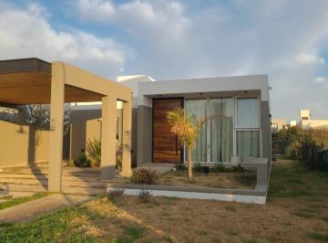 Casa · 283m² · 6 Ambientes · Casa de 3 Dorm. Amoblada en Alquiler. Las Cañitas