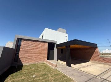 Casa de 5 ambientes, Córdoba · Venta Casa de Categoría en Rincones de Manantiales - 4 Dorm., a Estrenar
