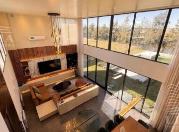 Casa · 270m² · 8 Ambientes · 2 Cocheras · Casa en Vida - Funes