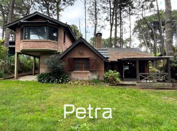 Casa · 160m² · 5 Ambientes · 1 Cochera · Casa en Venta en Pinamar