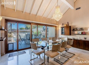 Casa · 301m² · 5 Ambientes · 4 Cocheras · Venta Casa 5 Amb Villa Sarmiento Exclusiva