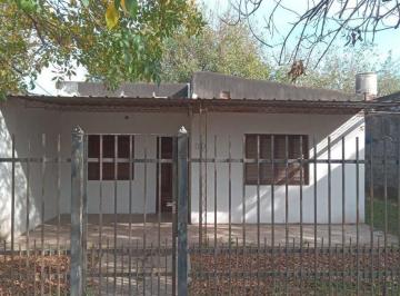 Casa · 83m² · 3 Ambientes · 1 Cochera · Se Vende Casa en Reconquista, Bº Las Flores