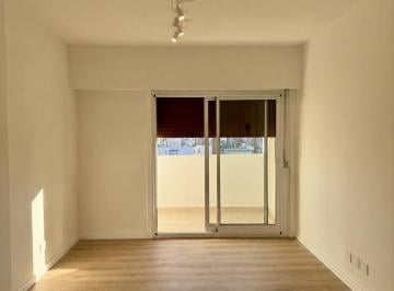 Departamento · 60m² · 4 Ambientes · Departamento 2 Dorm. Reciclado con Cocina Separada, Balcón y Vista Despejada — Centro