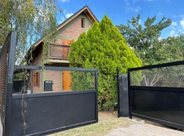 Casa · 240m² · 6 Ambientes · 1 Cochera · Casa a La Venta en San Rafael - Cuadro Benegas
