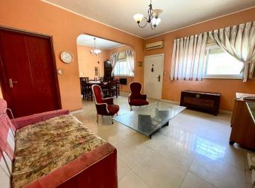 Casa · 78m² · 3 Ambientes · 1 Cochera · Casa en Venta Versalles 3 Ambientes Cochera
