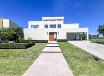 Casa · 285m² · 4 Ambientes · 1 Cochera · Venta Casa de 5 Ambientes Greenville Polo&resort