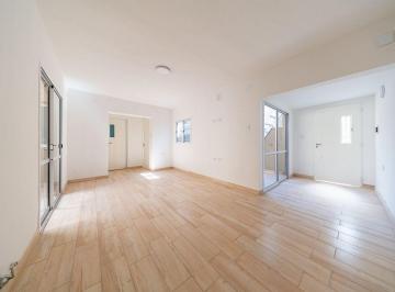 Casa · 70m² · 3 Ambientes · Venta Casa Pasillo 2 Dorm. No PH 2 Patios