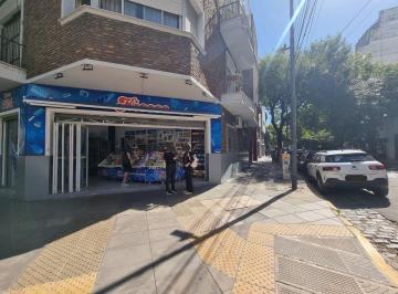 Local comercial · 76m² · Local a La Calle Venta V Crespo con Vivienda Renta