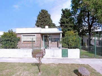 Casa · 84m² · 4 Ambientes · 1 Cochera · Casa en Venta de 4 Ambientes en Glew