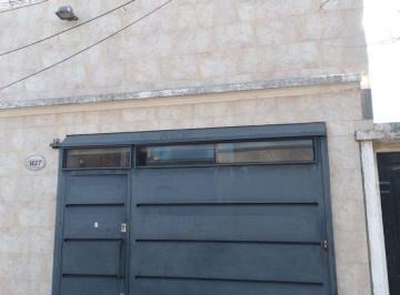 PH · 131m² · 5 Ambientes · 1 Cochera · PH de 5 Ambientes con Gran Ubicación en Lanus