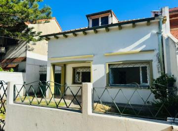 Casa · 80m² · 3 Ambientes · 2 Cocheras · Alquiler 2 Dorm Garage Patio Jardin Al Frente