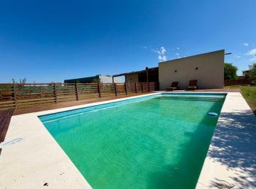 Casa · 141m² · 4 Ambientes · 1 Cochera · Venta Casa 4 Ambientes con Pileta en San Sebastian