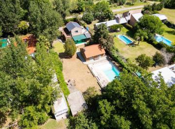 Casa · 312m² · 4 Ambientes · 1 Cochera · Casa en Venta en Funes 3 Dorm. Zona Arbolada