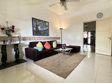Casa · 125m² · 5 Ambientes · 1 Cochera · Venta Casa 2 Dorm Crisol Sud - Quincho y Patio