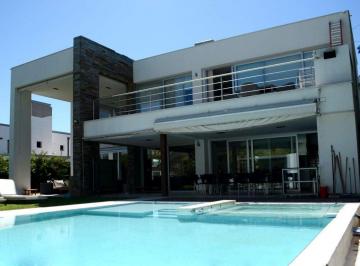 Casa · 500m² · 4 Ambientes · 2 Cocheras · Casa en Venta en B° Privado Pueyrredón, Mendoza