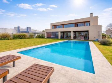 Casa · 273m² · 5 Ambientes · 2 Cocheras · Venta Casa 5 Amb Premium Terravista Gral Rodriguez