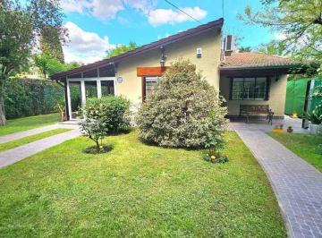 Casa · 138m² · 4 Ambientes · 1 Cochera · Venta Casa Quinta 4 Amb Pileta F. Alvarez Moreno