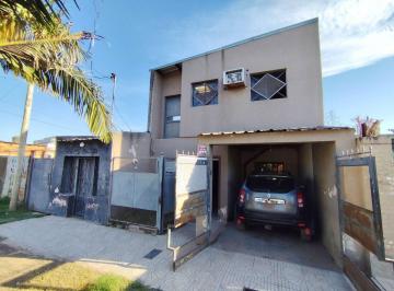 Casa · 172m² · 8 Ambientes · 1 Cochera · 2 Casas en Venta + Galpón - a m de Peñaloza