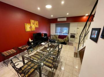 Casa de 4 ambientes, Tres de Febrero · Fischetti 4100, Caseros /duplex 4 Ambientes /fondo/ 2 Baños / Excel Estado / U$s 150.000