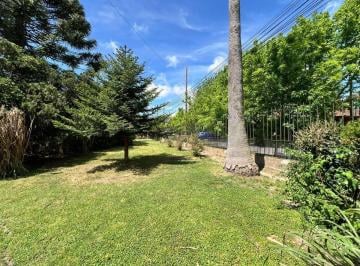 Terreno · 96m² · Lote en Venta en Gonnet 20x40 Parquizado 800 m²