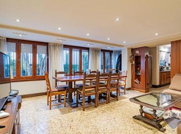 Casa · 230m² · 6 Ambientes · 3 Cocheras · Casas en Venta La Plata