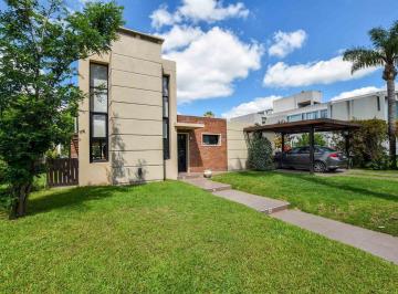 Casa · 114m² · 4 Ambientes · 1 Cochera · Venta Casa Dos Dorm. en Planta Baja Pileta