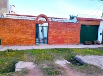 Casa · 161m² · 4 Ambientes · 3 Cocheras · Venta - Casa 2 Dorm. en Zona Norte