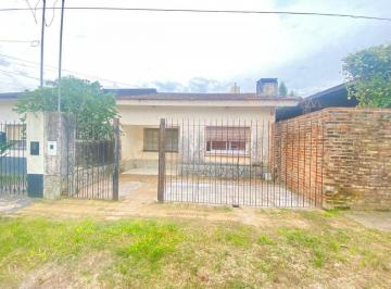 Casa · 70m² · 5 Ambientes · Casa en Alquiler 3 Dorm., Patio en Recreo