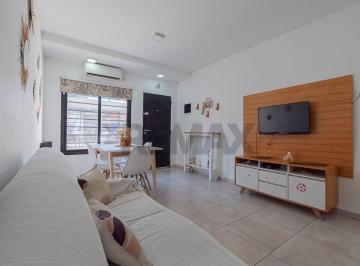 Departamento · 77m² · 3 Ambientes · 1 Cochera · Venta Duplex 3 Amb C Cochera y Jardin. V Luzuriaga