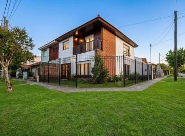 PH · 268m² · 4 Ambientes · 1 Cochera · Venta Casa en Ph– con Cochera, Patio y Parrilla.