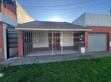 Casa · 150m² · 2 Ambientes · 1 Cochera · Venta Casa 2 Amb con Quincho - Parrila y Cochera