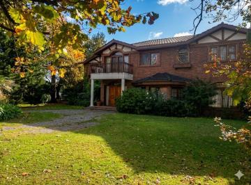 Casa · 418m² · 7 Ambientes · 3 Cocheras · Venta Casa Village Golf & Tennis Club Pilar
