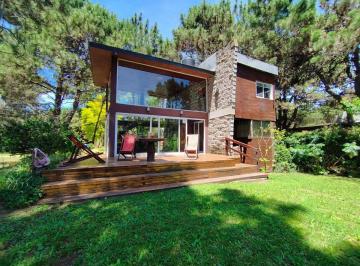 Casa · 138m² · 3 Ambientes · 1 Cochera · Casa Venta Costa del Este Pileta Climatizada