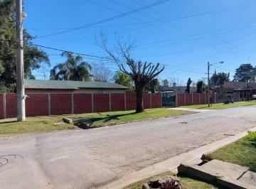 Quinta vacacional · 355m² · 3 Dormitorios · Complejo 3 Casas Quinta Pileta en Venta, Moreno.