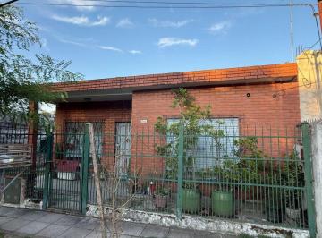 Casa · 220m² · 3 Ambientes · 1 Cochera · Vende Casa en Berazategui