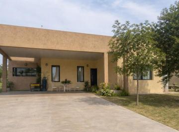 Casa · 159m² · 4 Ambientes · 2 Cocheras · Casa 4 Ambientes en Venta en Horizontes Al Sur