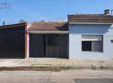 Casa · 123m² · 2 Ambientes · Venta Casa + Departamento Castelar Norte
