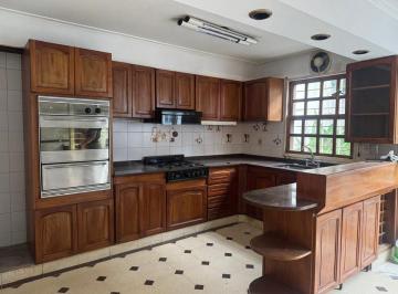 Casa · 210m² · 5 Ambientes · 2 Cocheras · Venta Casa 5 Ambientes Villa Devoto. Apto Credito