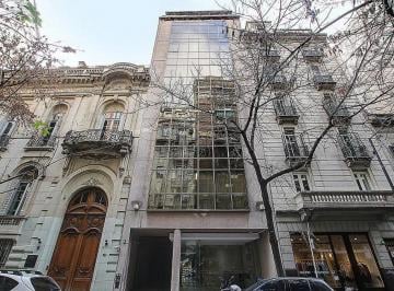 Oficina comercial · 196m² · 1 Cochera · Oficina en Planta Libre en Piso Alto. Edificio de Oficinas en Excelente Zona Recoleta. Cochera.
